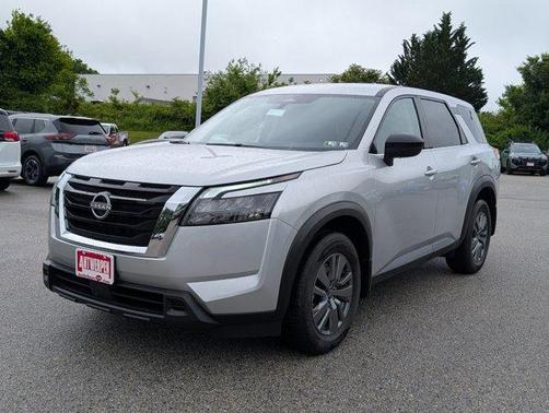 2025 Nissan Pathfinder S
