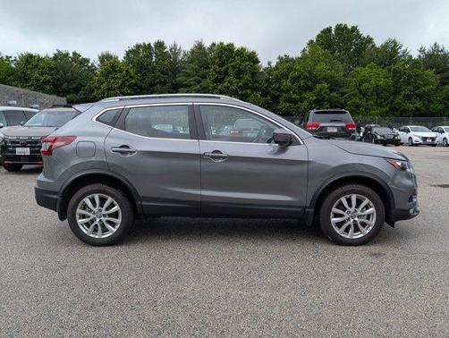 2022 Nissan Rogue Sport SV