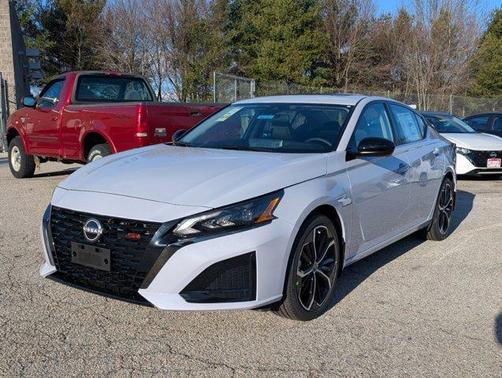 2025 Nissan Altima SR
