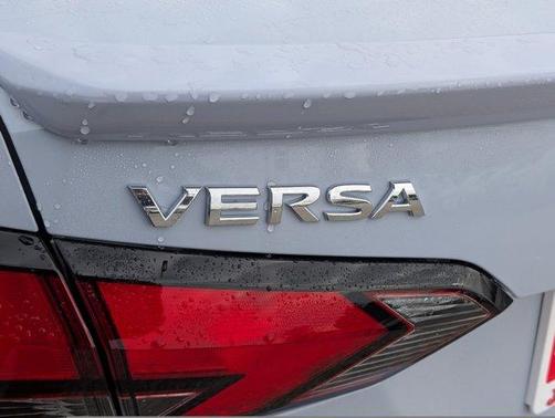 2025 Nissan Versa 1.6 SR