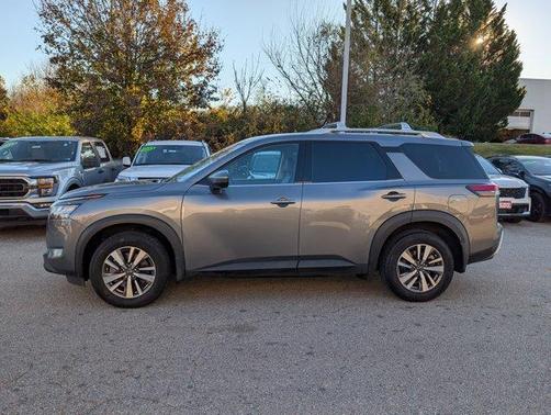 2024 Nissan Pathfinder SL