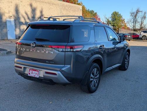 2024 Nissan Pathfinder SL