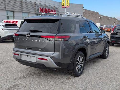 2025 Nissan Pathfinder SL