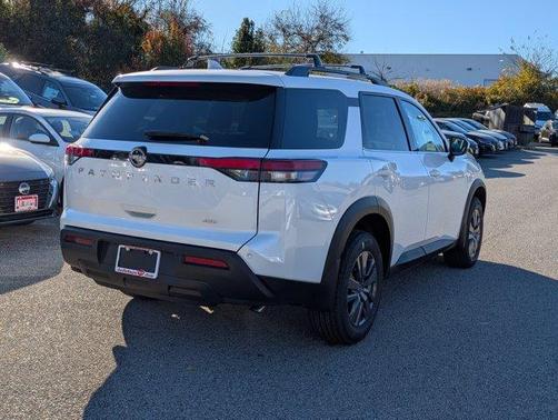 2025 Nissan Pathfinder SV