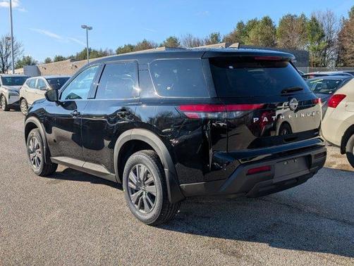 2025 Nissan Pathfinder S