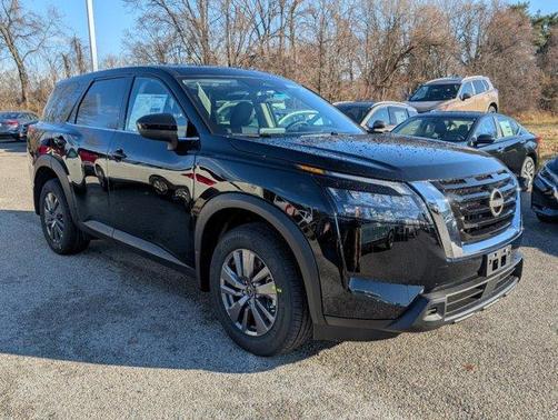 2025 Nissan Pathfinder S