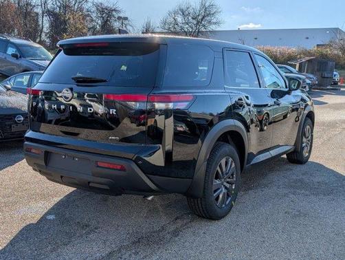 2025 Nissan Pathfinder S