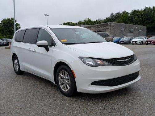 2022 Chrysler Voyager LX