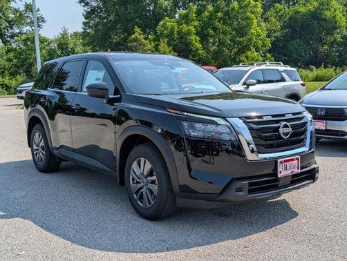 2025 Nissan Pathfinder S