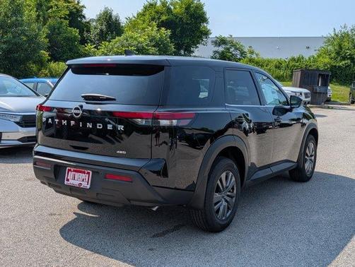 2025 Nissan Pathfinder S