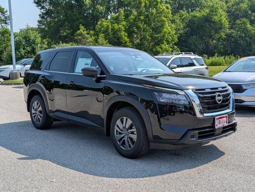2025 Nissan Pathfinder S