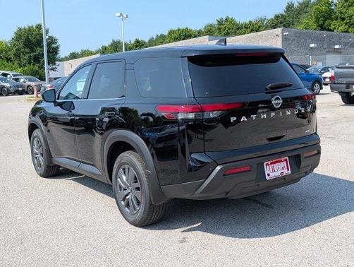 2025 Nissan Pathfinder S
