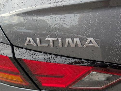 2025 Nissan Altima SR