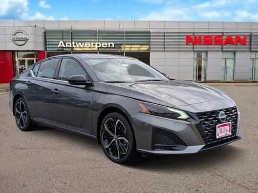 2025 Nissan Altima SR