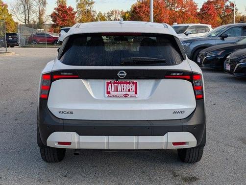 2025 Nissan Kicks SV