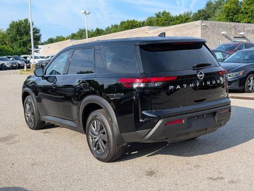 2025 Nissan Pathfinder S