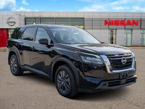 2025 Nissan Pathfinder S