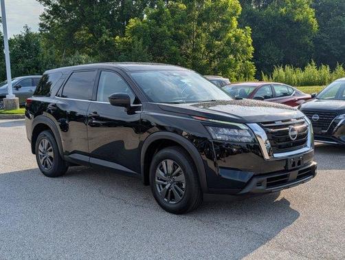 2025 Nissan Pathfinder S