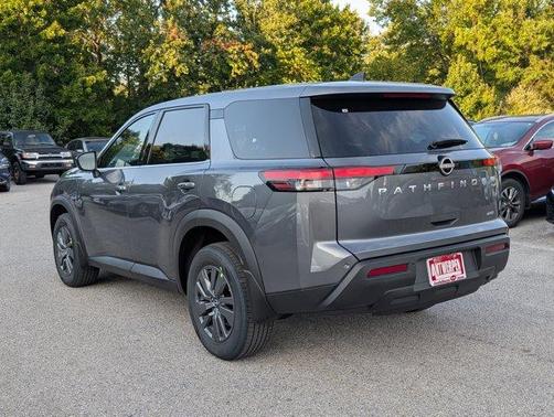 2025 Nissan Pathfinder S