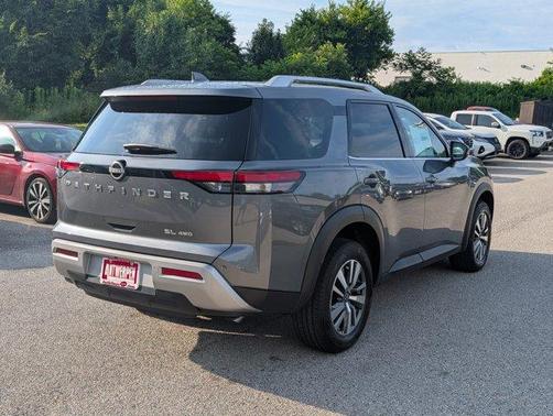 2025 Nissan Pathfinder SL