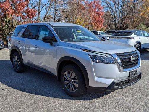 2025 Nissan Pathfinder S