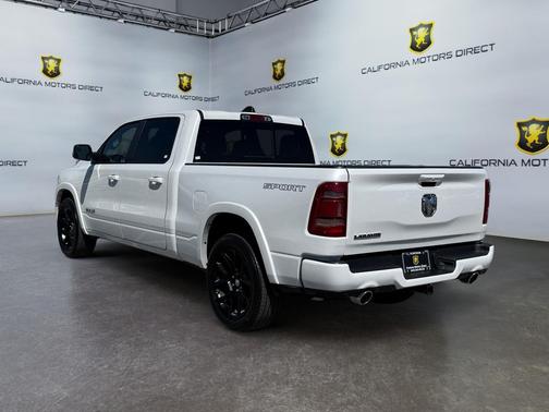 Ivory White Tri-Coat Pearlcoat 2022 RAM 1500 Laramie