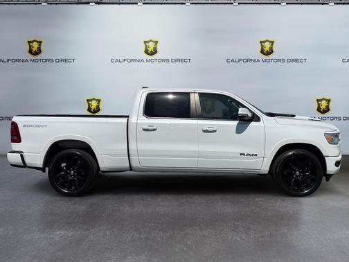 Ivory White Tri-Coat Pearlcoat 2022 RAM 1500 Laramie