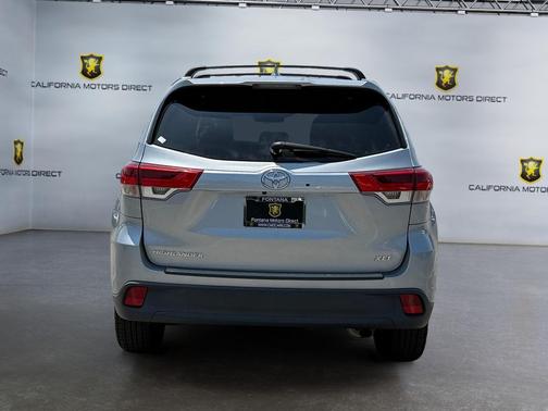 Celestial Silver Metallic 2017 Toyota Highlander XLE