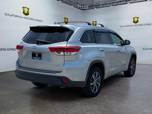 Celestial Silver Metallic 2017 Toyota Highlander XLE