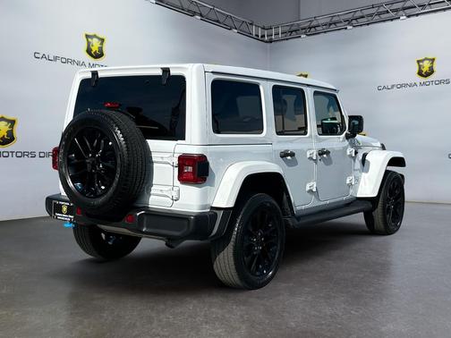 Bright White Clearcoat 2023 Jeep Wrangler 4xe Sahara
