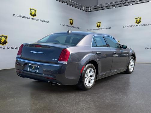 2022 Chrysler 300 Touring