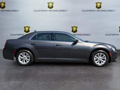 2022 Chrysler 300 Touring