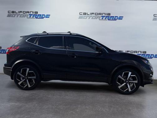 Magnetic Black Pearl 2022 Nissan Rogue Sport SL