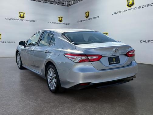 Celestial Silver Metallic 2018 Toyota Camry LE