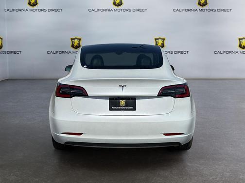 Pearl White Multi-Coat 2023 Tesla Model 3 Standard Range