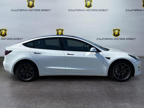 Pearl White Multi-Coat 2023 Tesla Model 3 Standard Range