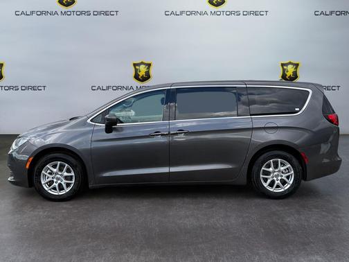 Granite Crystal Metallic Clearcoat 2023 Chrysler Voyager LX