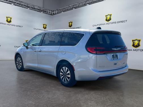 2024 Chrysler Pacifica Hybrid Select
