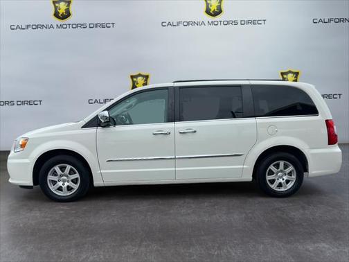 2012 Chrysler Town & Country Touring-L
