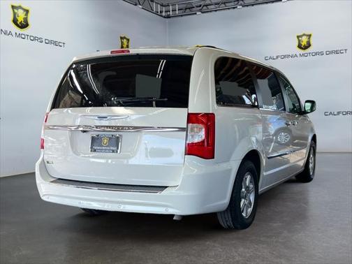 2012 Chrysler Town & Country Touring-L