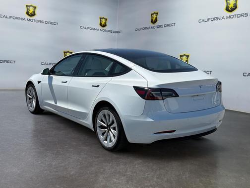 Pearl White Multi-Coat 2022 Tesla Model 3 Long Range