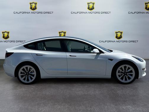 Pearl White Multi-Coat 2022 Tesla Model 3 Long Range