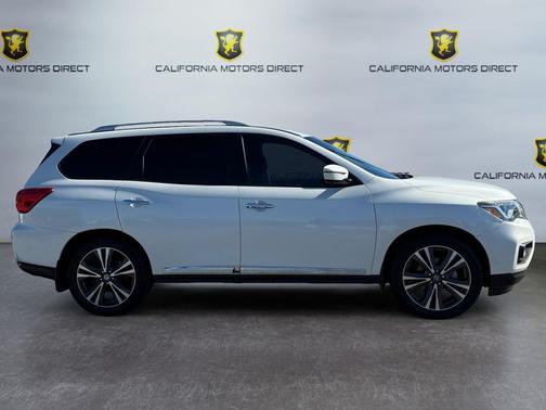 2017 Nissan Pathfinder Platinum