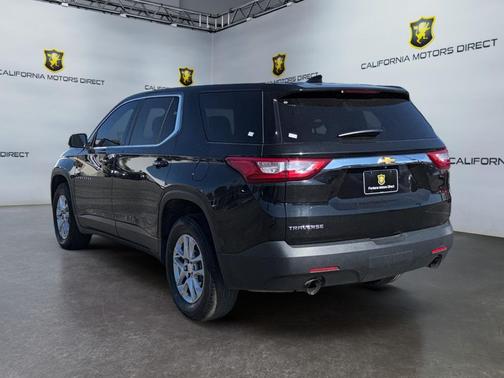Mosaic Black Metallic 2021 Chevrolet Traverse LS