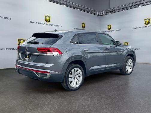 Platinum Gray Metallic 2021 Volkswagen Atlas Cross Sport 3.6L V6 SE w/Technology