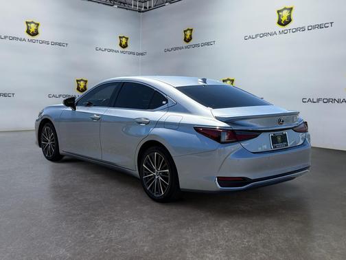Iridium 2023 Lexus ES 300h Base