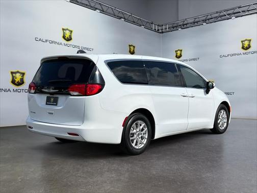 2023 Chrysler Voyager LX