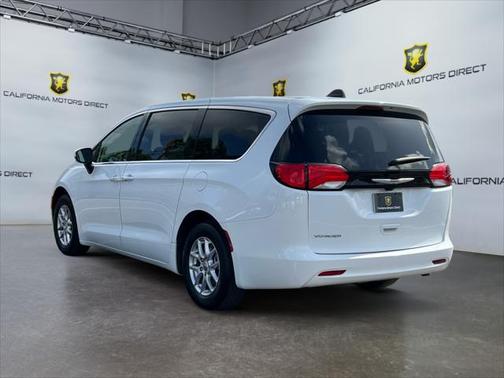 2023 Chrysler Voyager LX