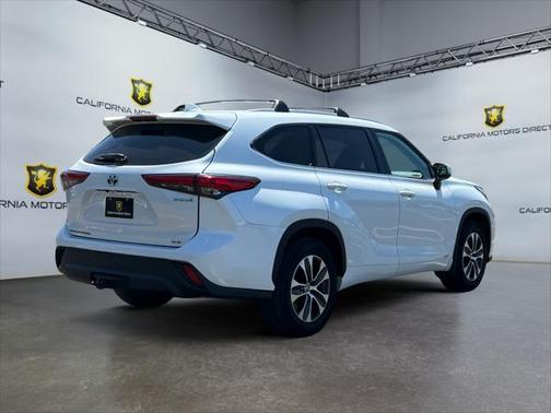 2022 Toyota Highlander Hybrid XLE