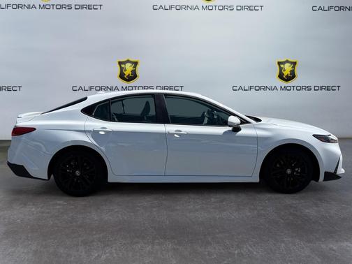 Ice Cap 2025 Toyota Camry SE
